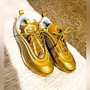 Nike Gold AirMax 8.5